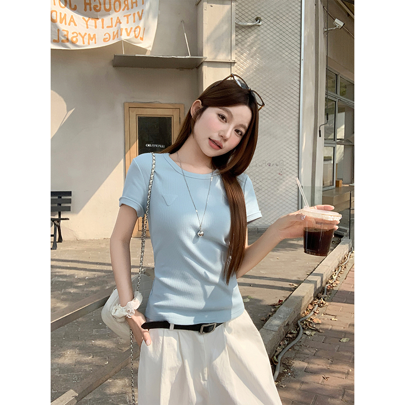 Women's Triangle Logo Crew Neck Short Sleeve T-Shirt 2026 Summer Slim Fit Basic Cropped Top - Image 3