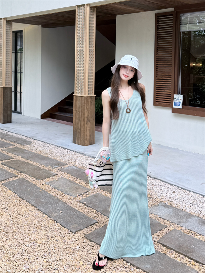 Women's Two-Piece Knit Set U-Neck Sleeveless Vest and High-Waist Bodycon Skirt Summer