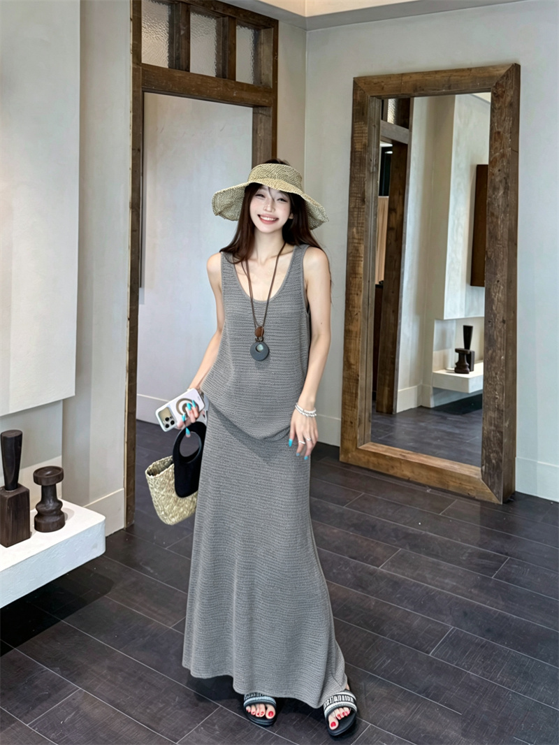 Women's Two-Piece Knit Set U-Neck Sleeveless Vest and High-Waist Bodycon Skirt Summer - Image 3