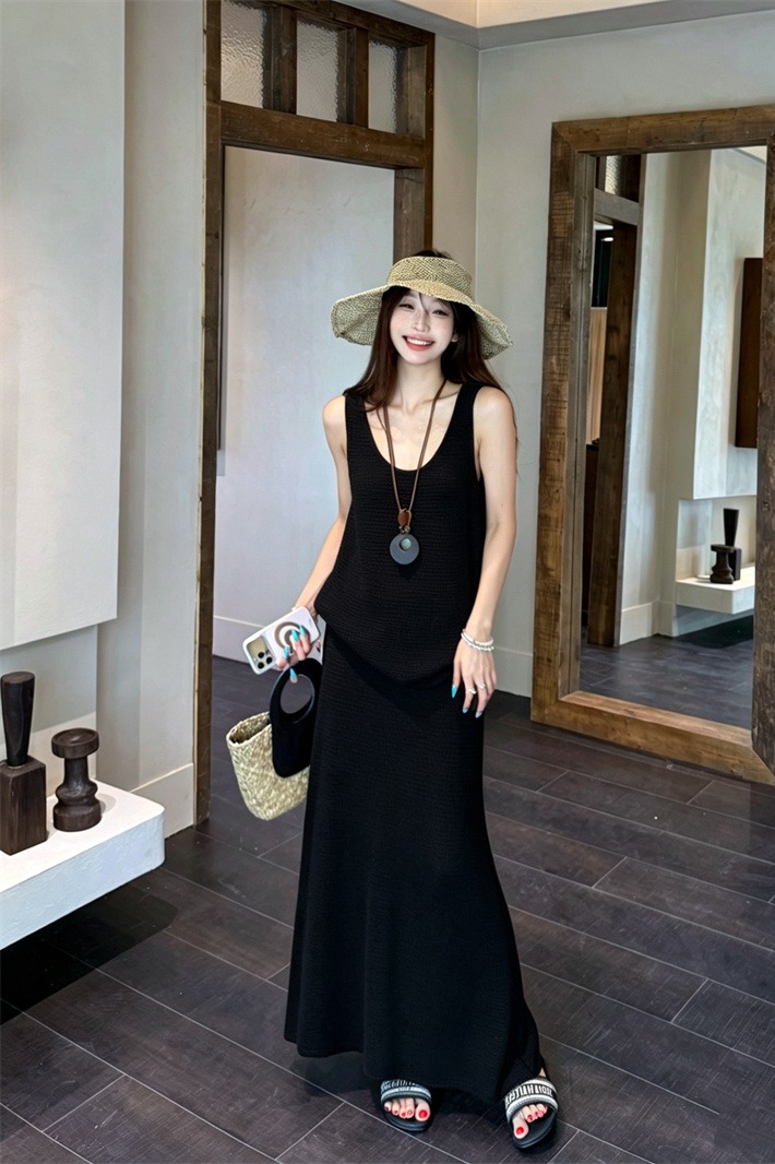 Women's Two-Piece Knit Set U-Neck Sleeveless Vest and High-Waist Bodycon Skirt Summer - Image 5
