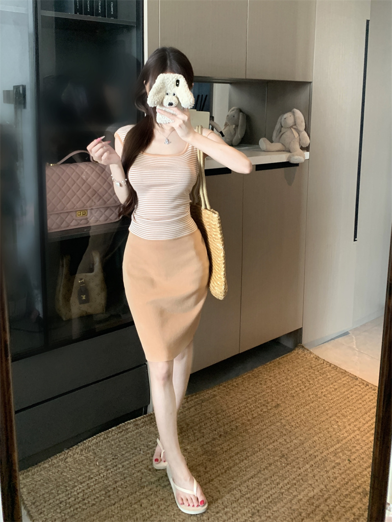 New Versatile Solid Color Knit Two-Piece Skirt Set for Women - Image 3