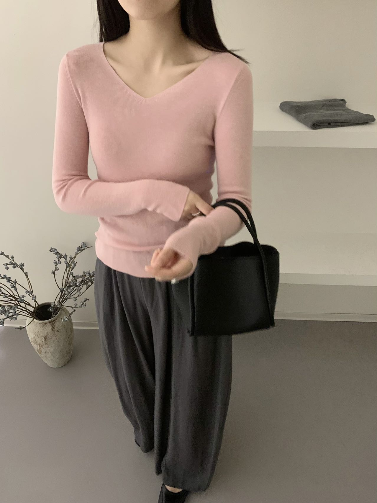 Solid V-Neck Long Sleeve Fine Knit Sweater for Women - Image 4