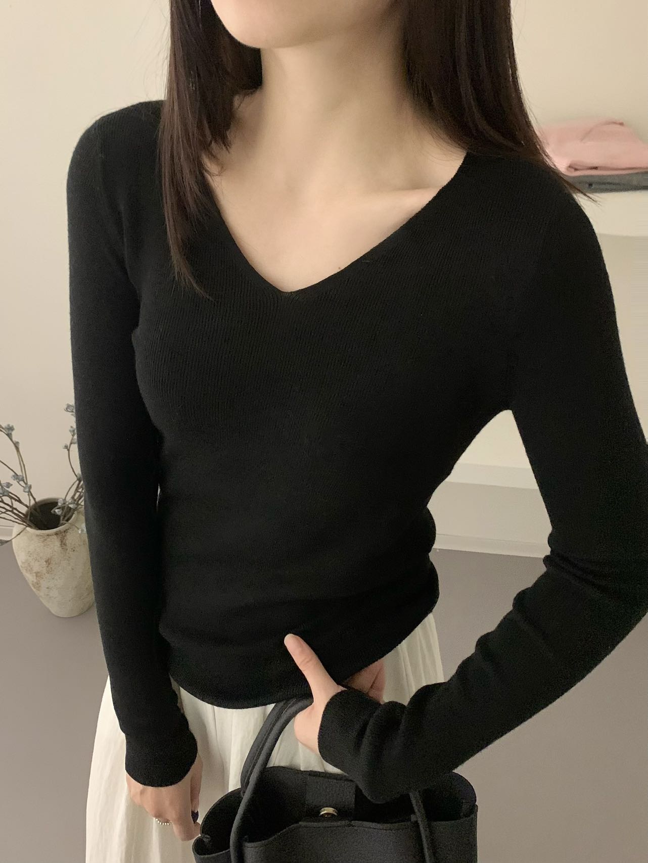 Solid V-Neck Long Sleeve Fine Knit Sweater for Women - Image 3