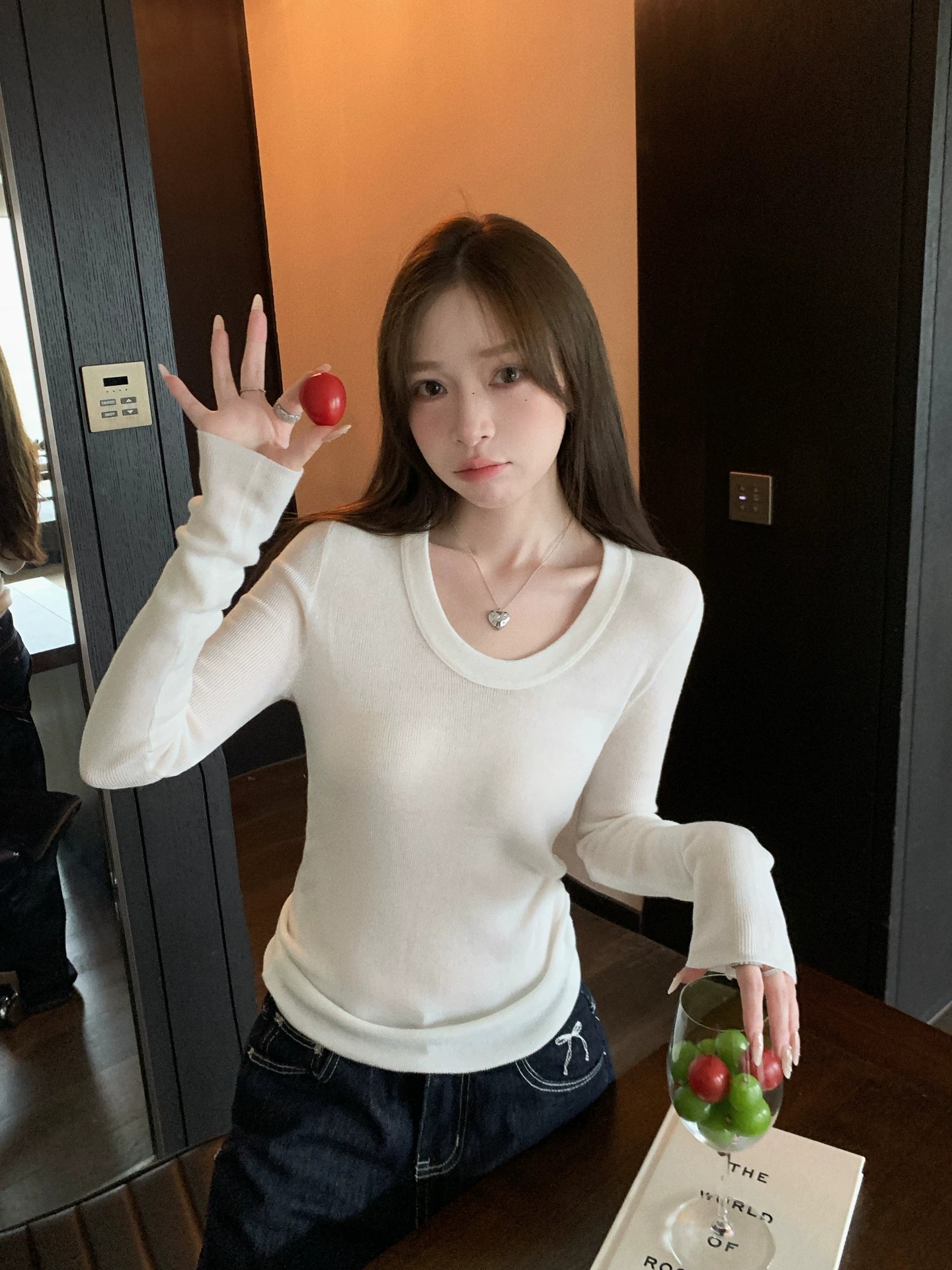 Women's White Knit Sweater 2026 Fall Korean Round Neck Slim Fit Pullover Top